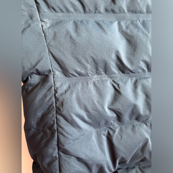 Uniqlo lightweight, water-repellent Navy Blue Hooded Puffer Jacket - Picture 11 of 14